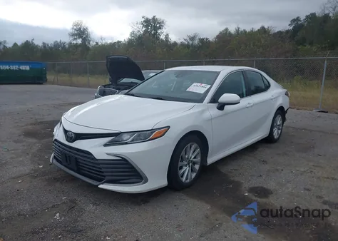 2022 Toyota Camry Le z USA, uszkodzony, nr VIN 4T1C11AK3NU667365